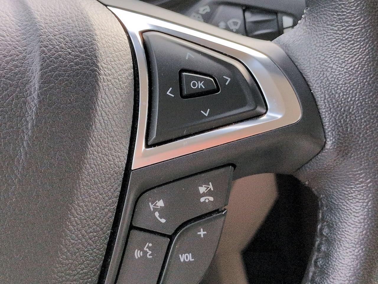 Used 2023 Ford Edge Titanium AWD/4WD image 25