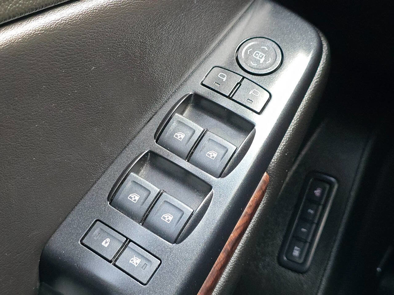 Used 2022 Ford Explorer XLT image 27