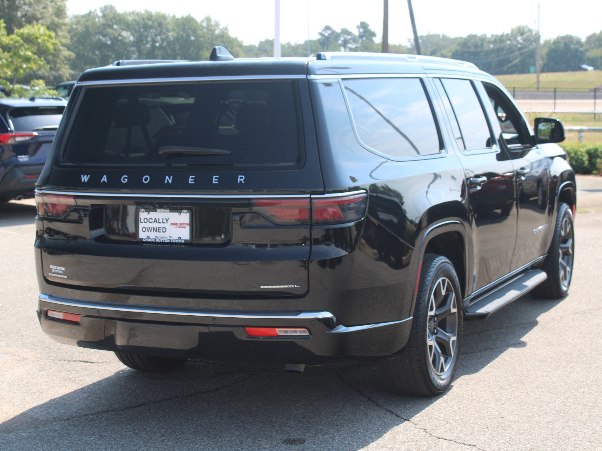 Used 2023 Jeep Wagoneer L Series III w/ Preferred Equipment Group AWD/4WD image 21