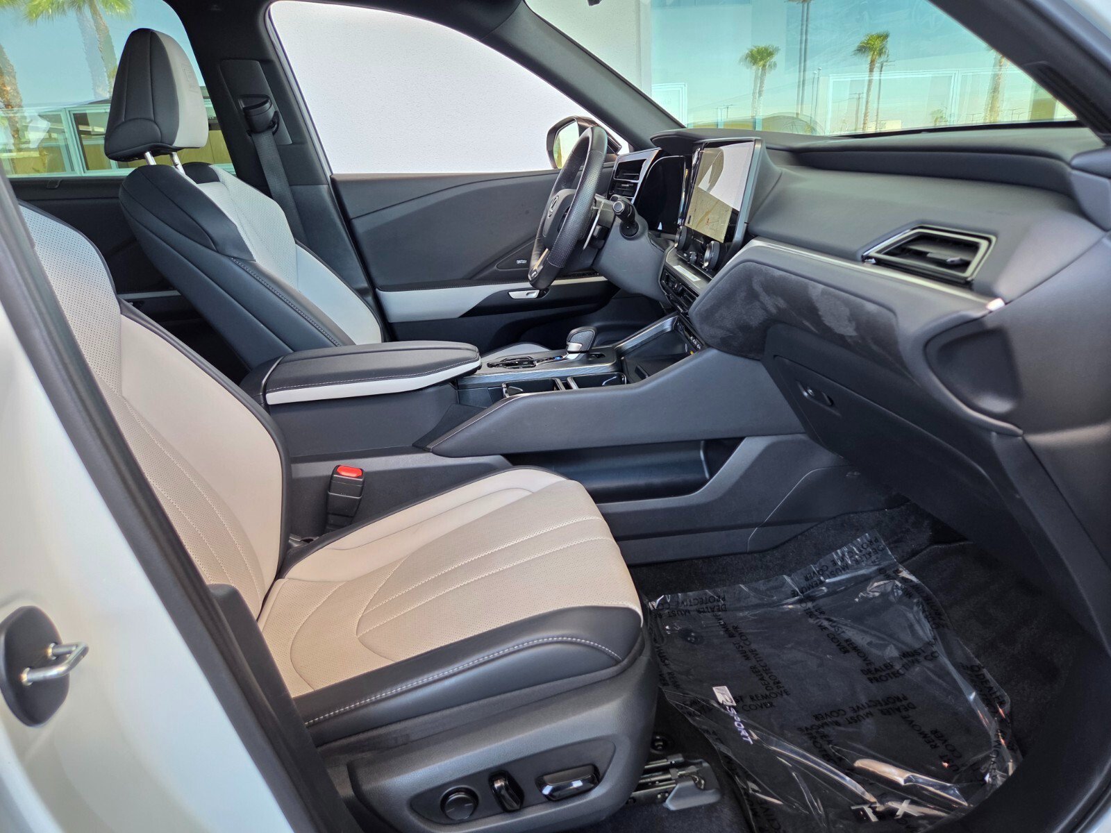 Used 2025 Lexus TX 500h AWD w/ Technology Package image 21