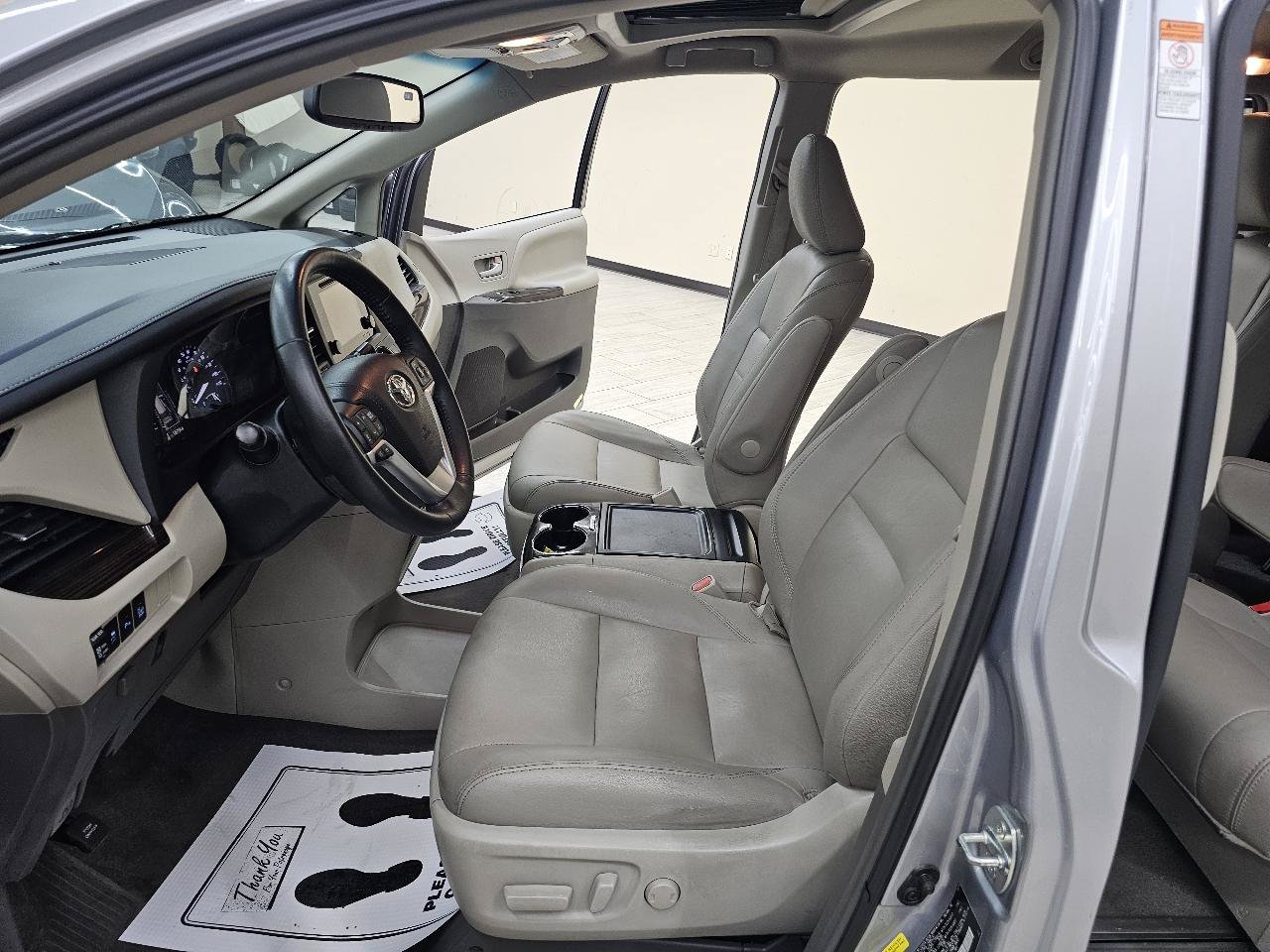 Used 2015 Toyota Sienna XLE w/ XLE Navigation Package FWD image 17