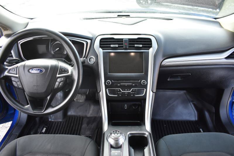Used 2017 Ford Fusion SE w/ Fusion SE Technology Package FWD image 32
