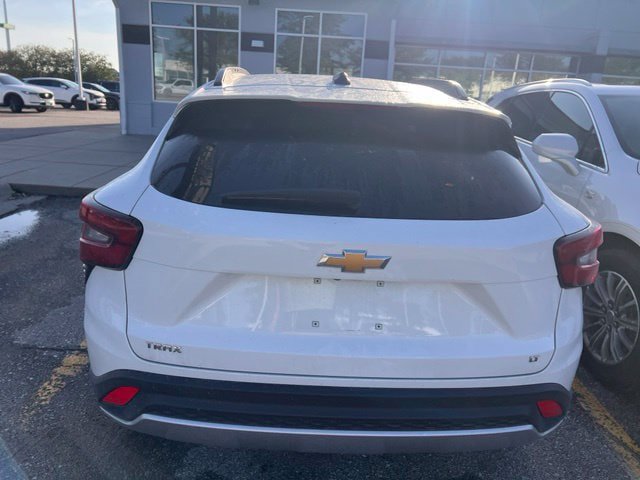 Used 2025 Chevrolet Trax LT FWD image 4