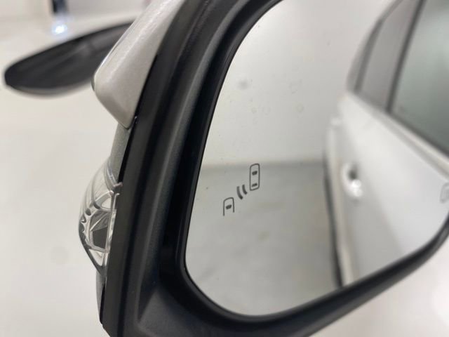 Used 2018 Toyota Highlander SE image 16