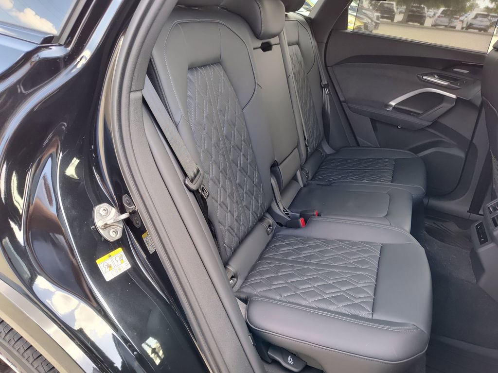 Used 2025 Audi SQ5 Prestige AWD/4WD image 34