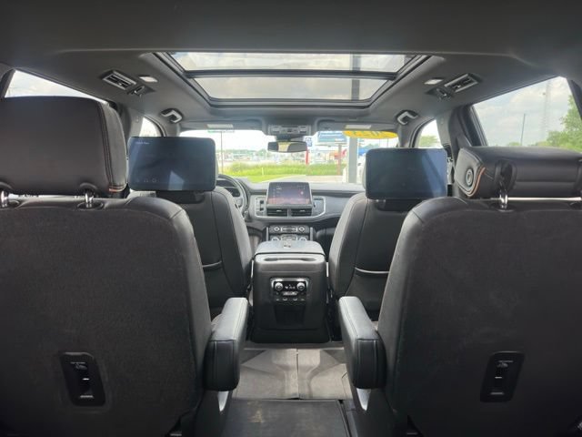 Used 2023 GMC Yukon AT4 w/ Technology Package AWD/4WD image 22