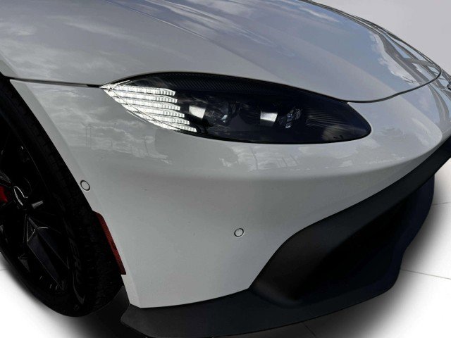 Used 2023 Aston Martin V8 Vantage Coupe image 11