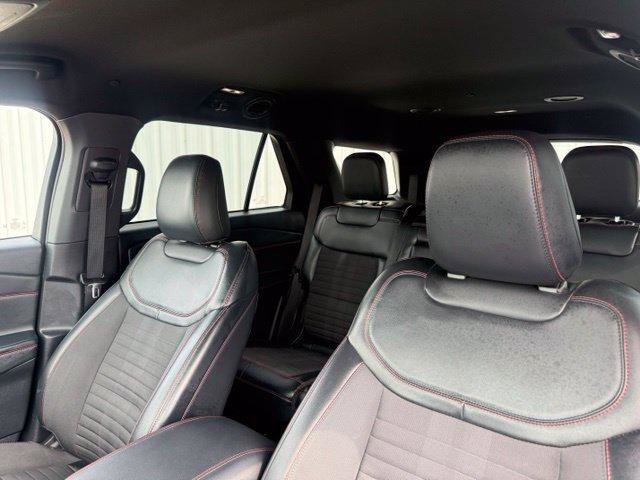 Used 2025 Ford Explorer ST-Line w/ ST-Line Street Pack AWD/4WD image 13