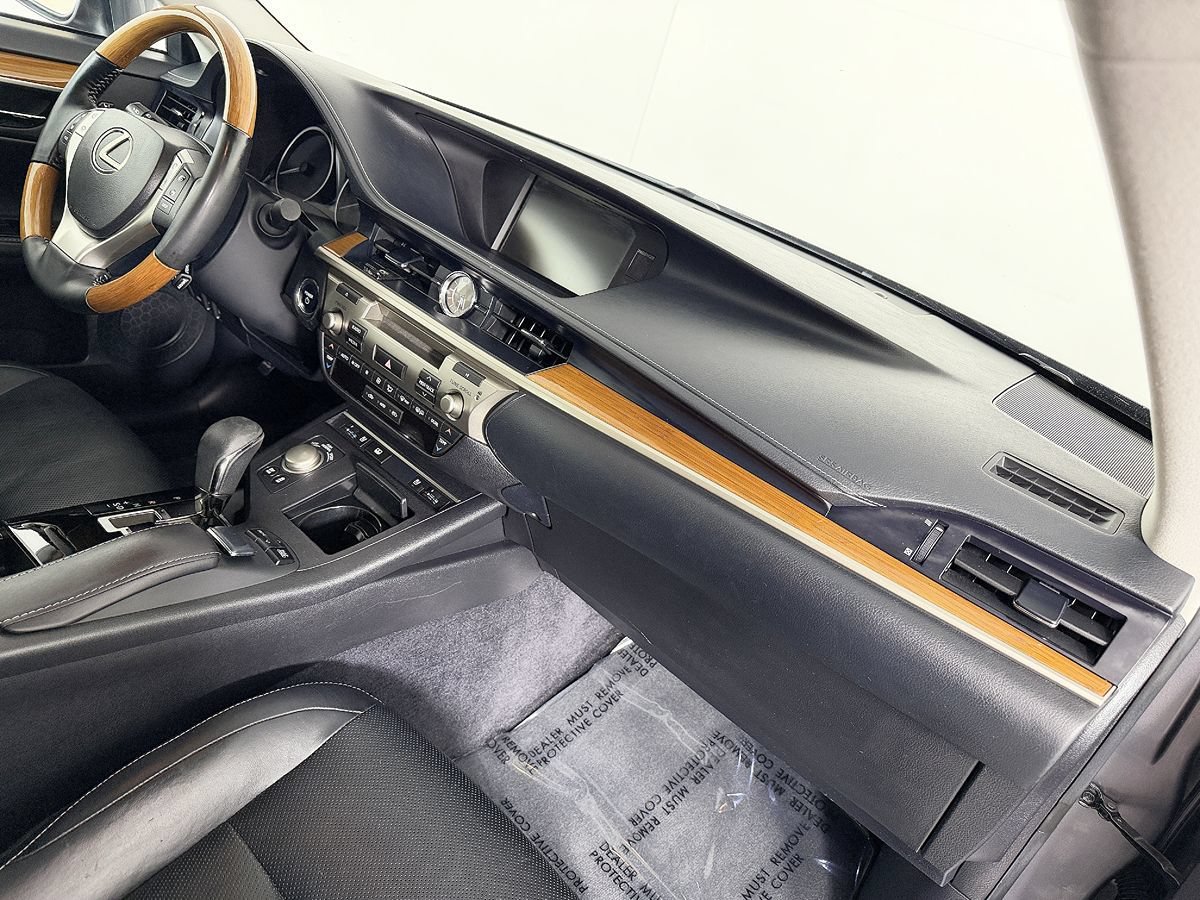 Used 2014 Lexus ES 300h w/ Luxury Package w/Bamboo Trim FWD image 46