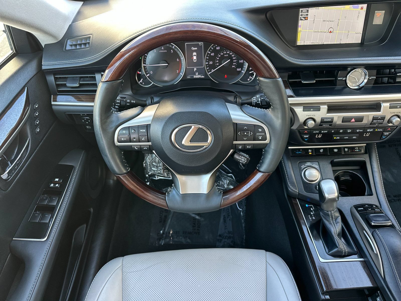 Used 2018 Lexus ES 350 w/ Luxury Package w/Wood Trim FWD image 16