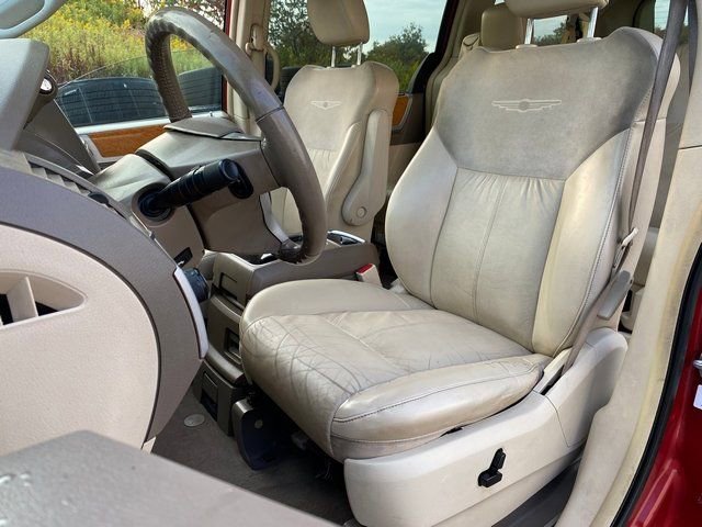 Used 2010 Chrysler Town & Country Limited w/ Entertainment Group #3 image 22