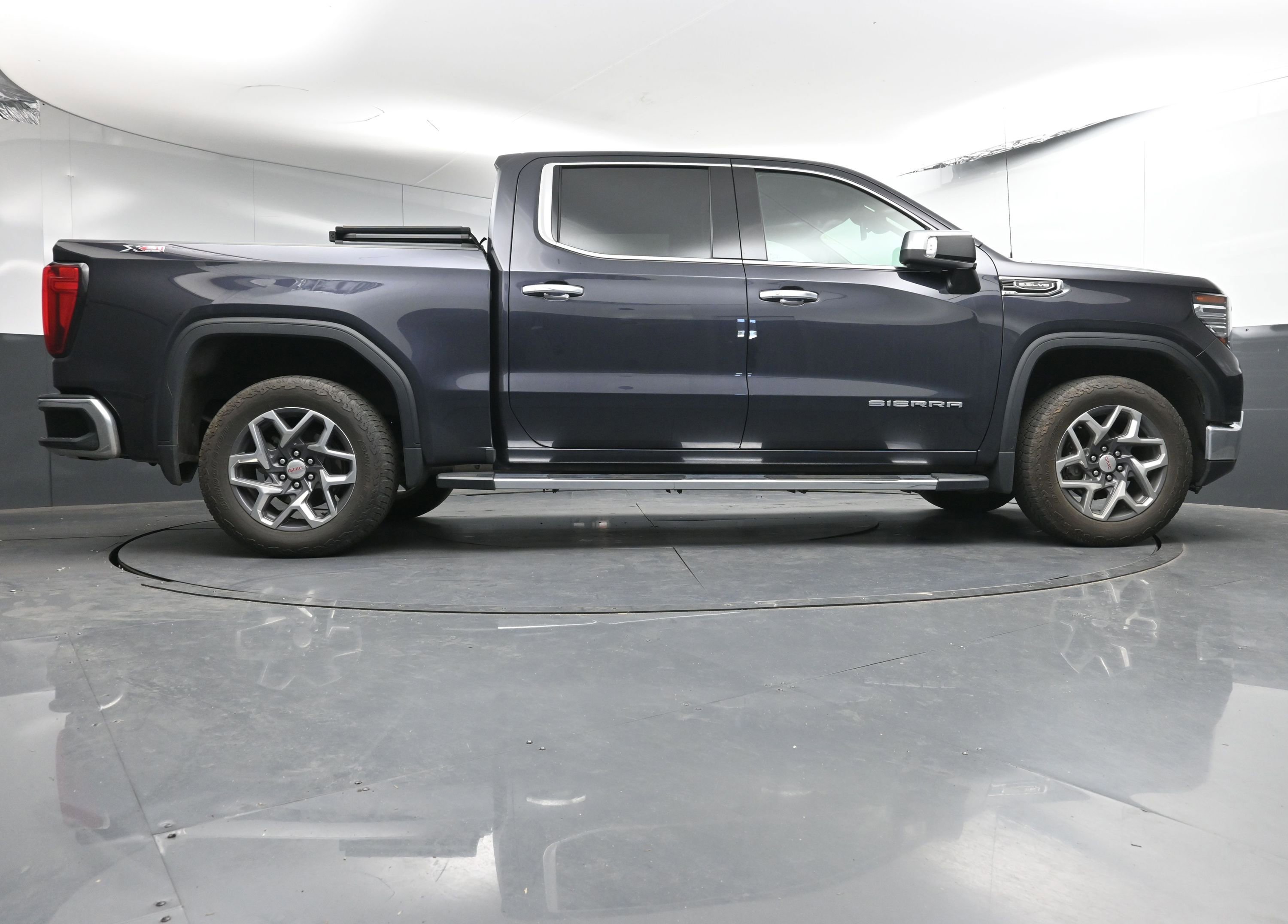 Used 2024 GMC Sierra 1500 SLT w/ SLT Premium Plus Package image 27