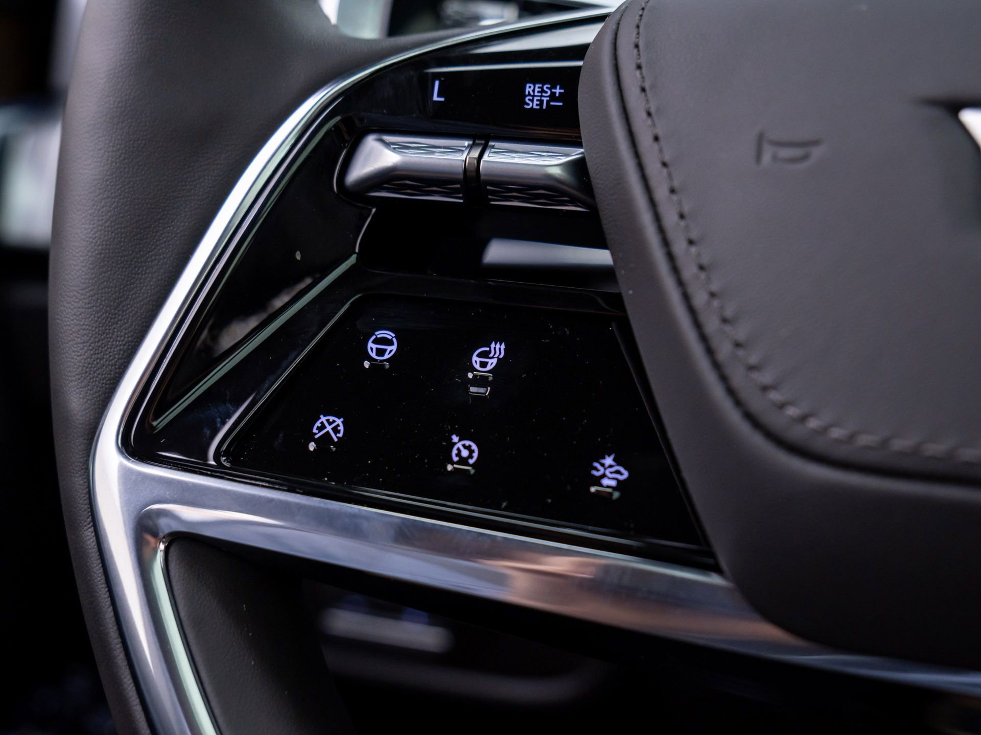 New 2026 Cadillac Escalade Platinum Sport w/ LPO, ONYX Package image 25