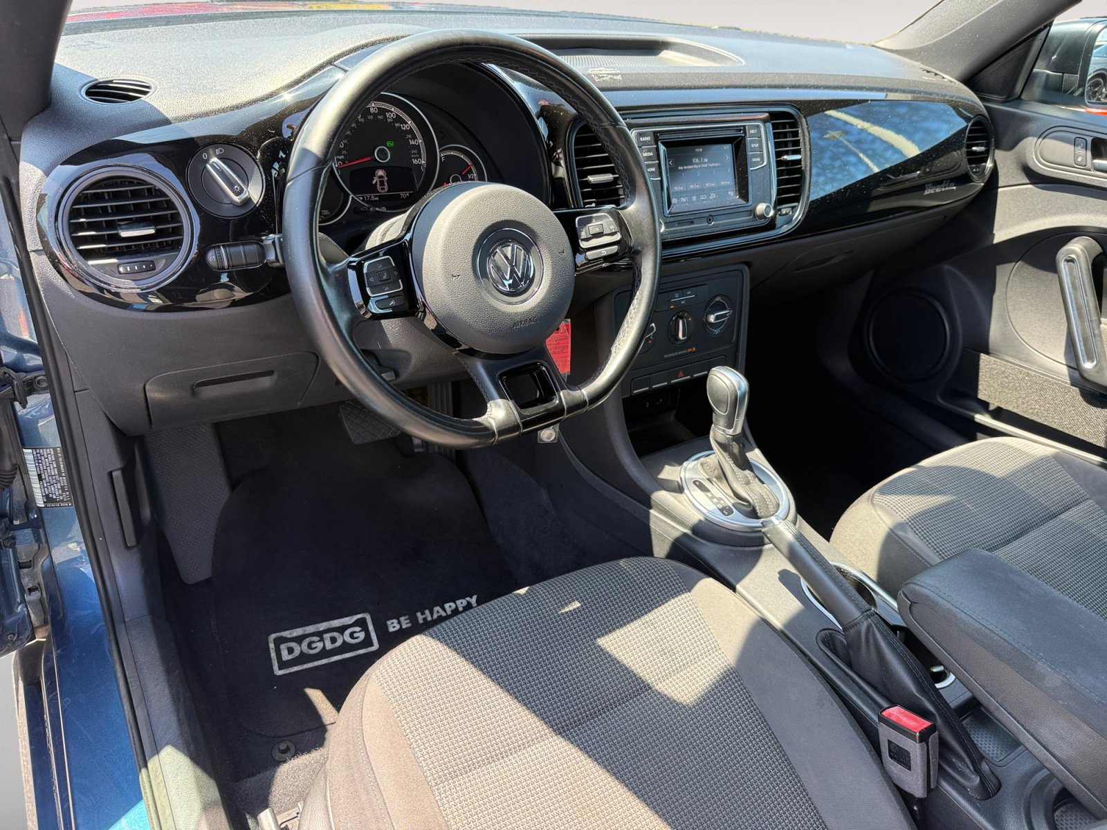 Used 2018 Volkswagen Beetle 2.0T Coast FWD image 15