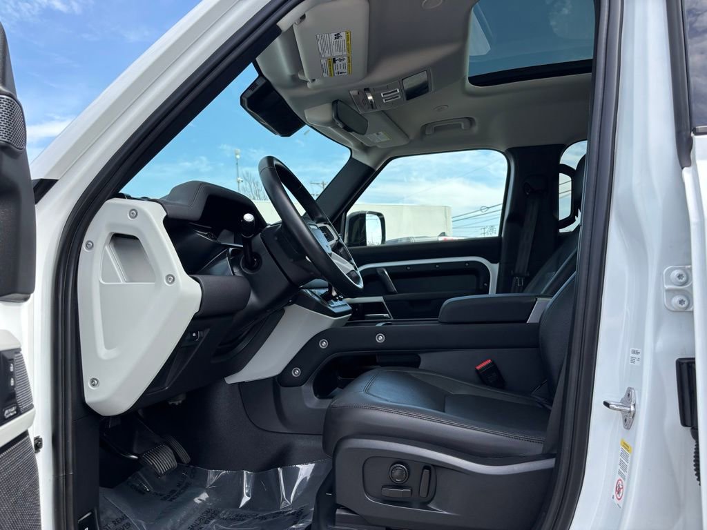 Used 2023 Land Rover Defender 110 SE image 9