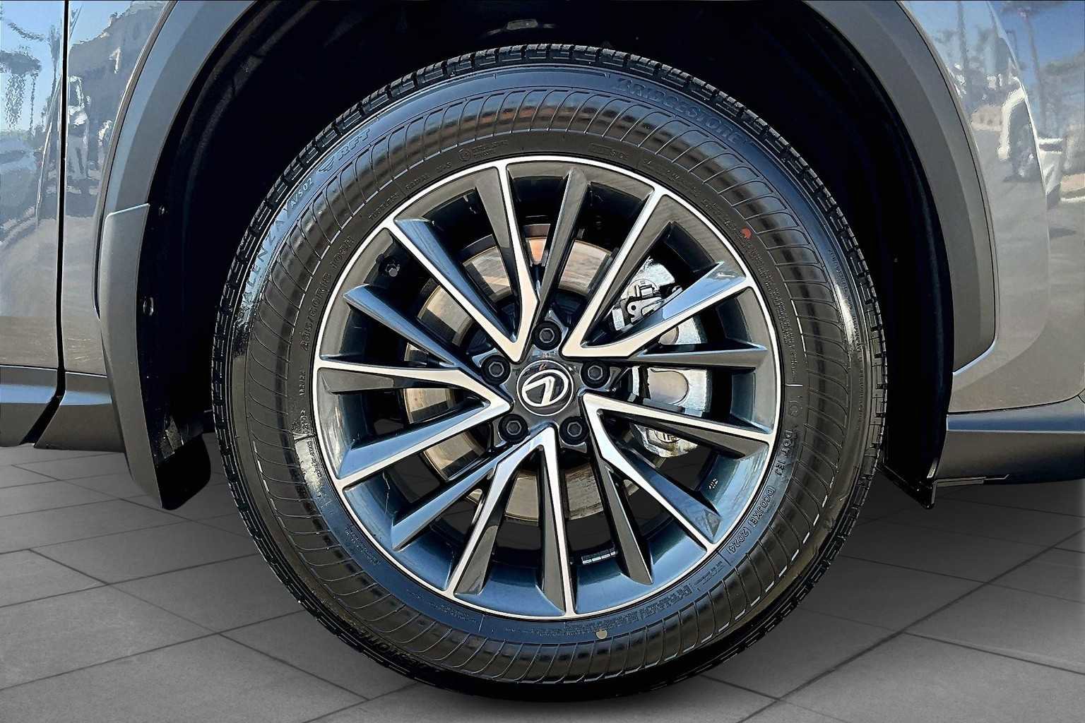 Used 2025 Lexus NX 250 FWD image 10