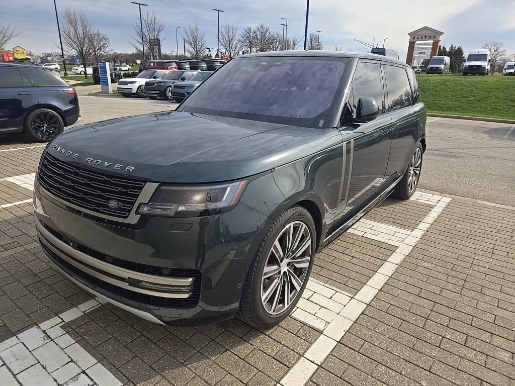Used 2023 Land Rover Range Rover Long Wheelbase SE image 1