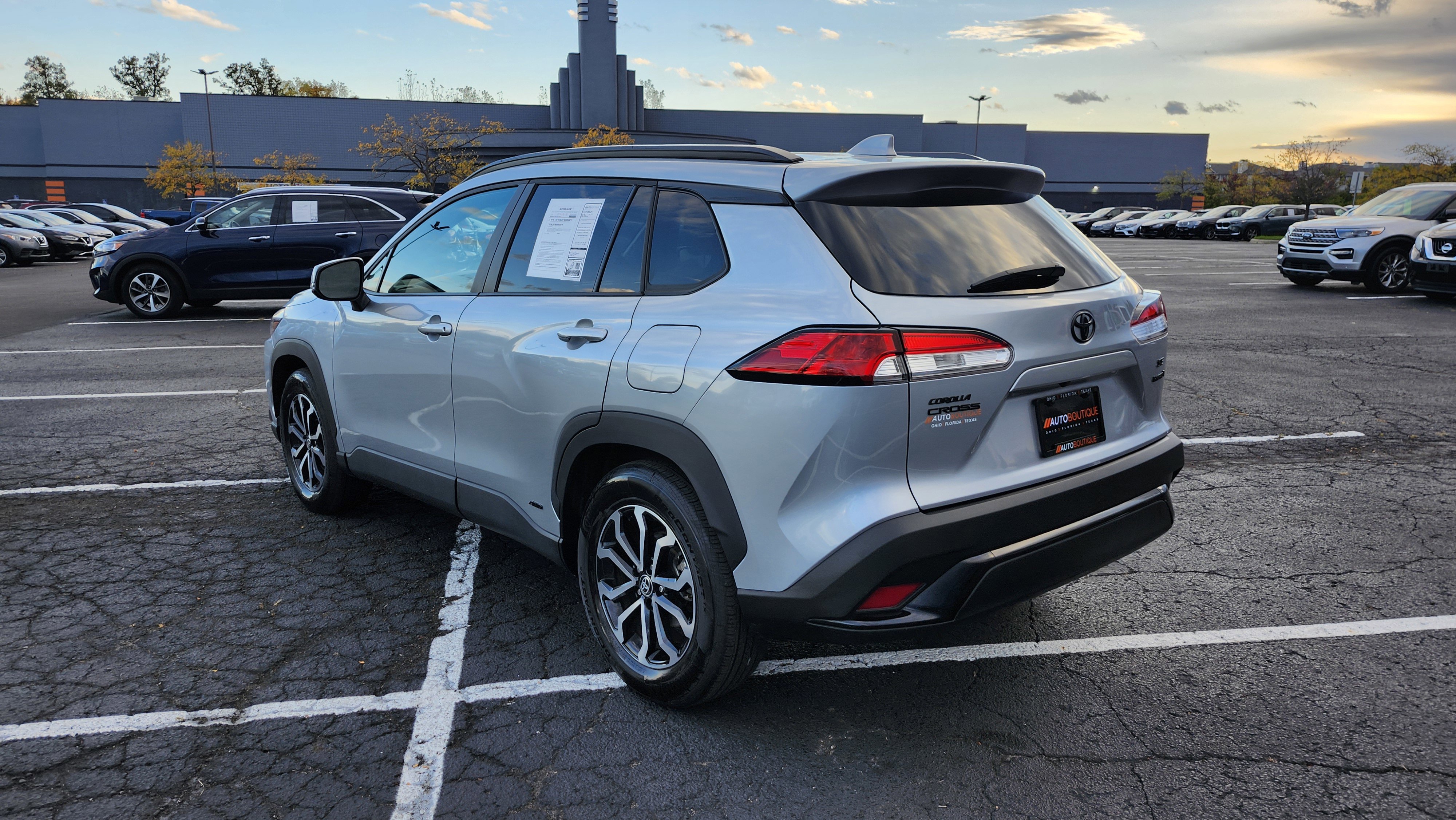 Used 2023 Toyota Corolla Cross SE image 8
