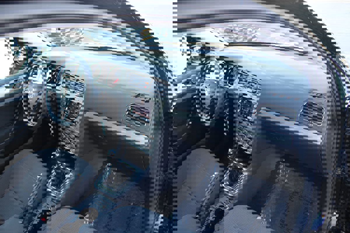 Used 2015 Volkswagen Golf Launch Edition image 20