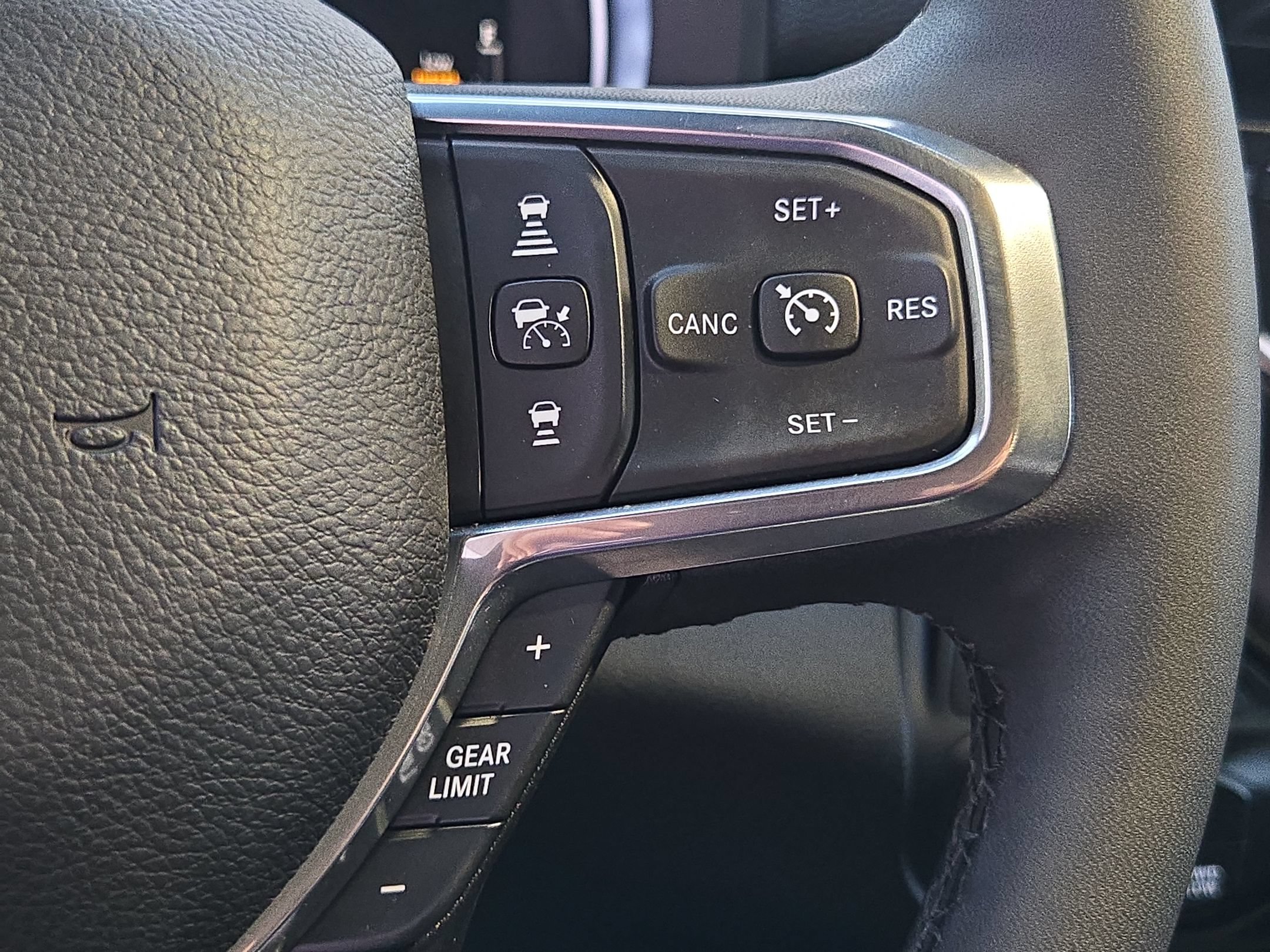Used 2026 RAM 2500 Laramie AWD/4WD image 28