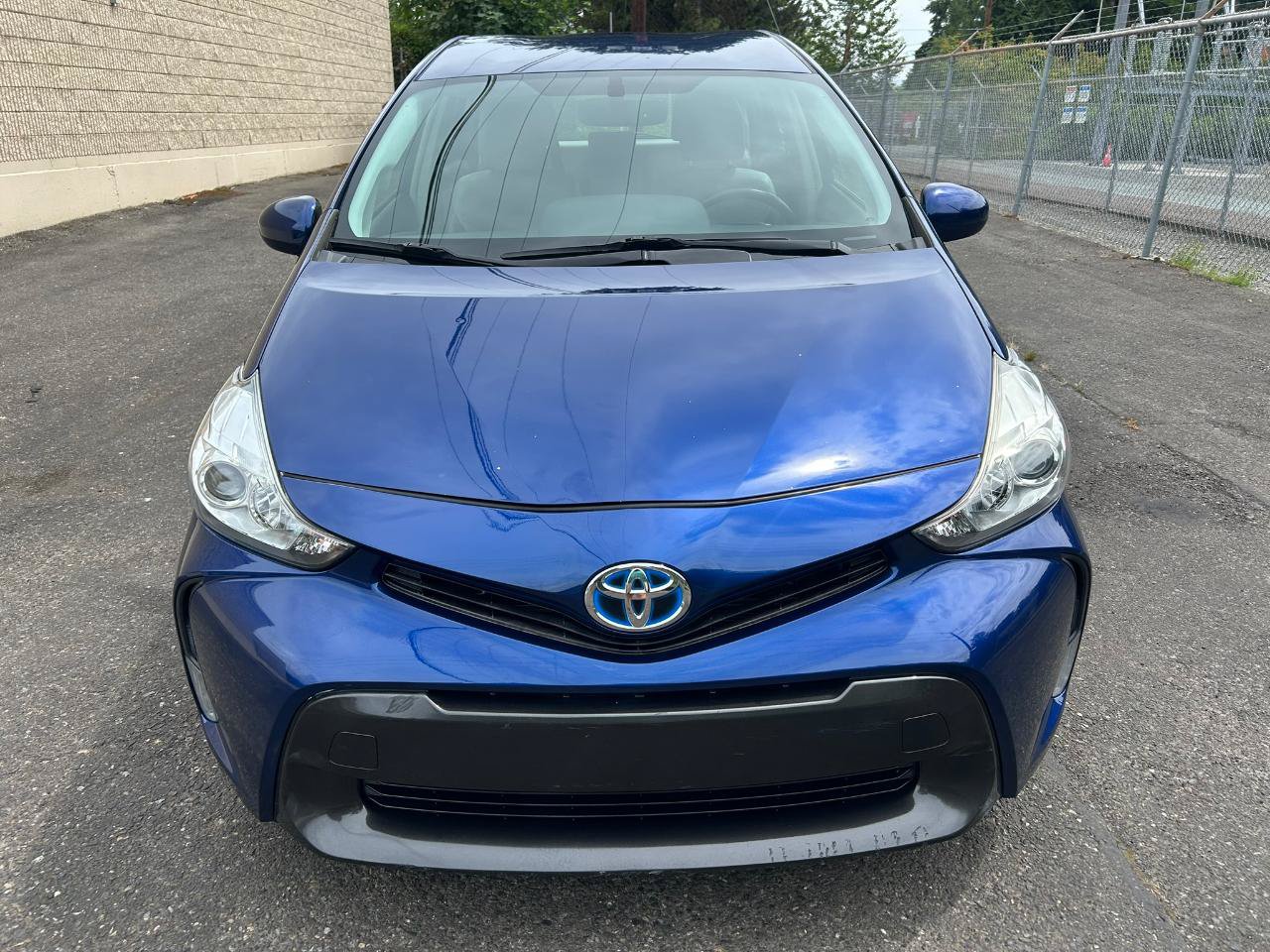 Used 2015 Toyota Prius V Four FWD image 2