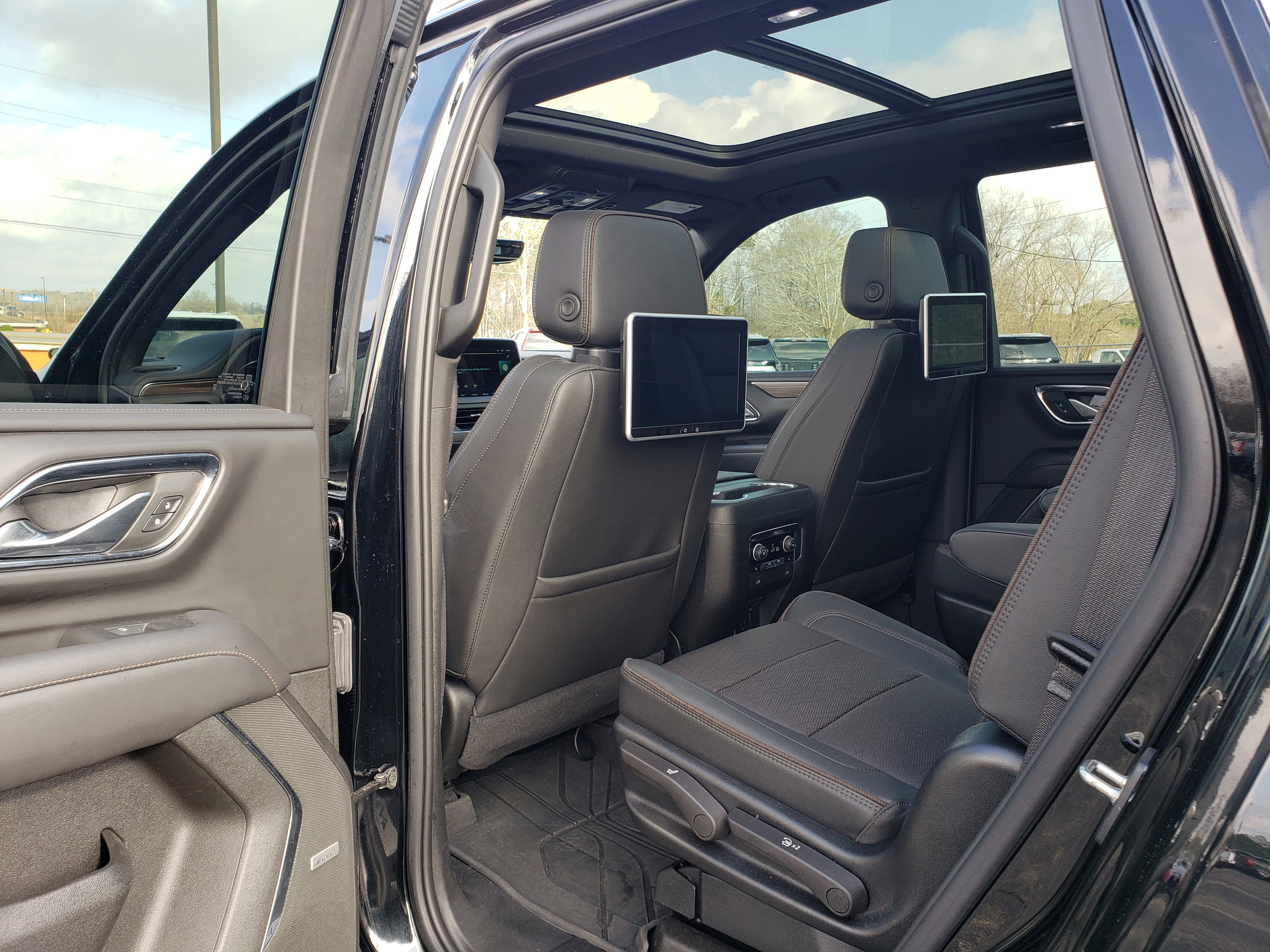 Used 2022 Chevrolet Tahoe High Country image 34