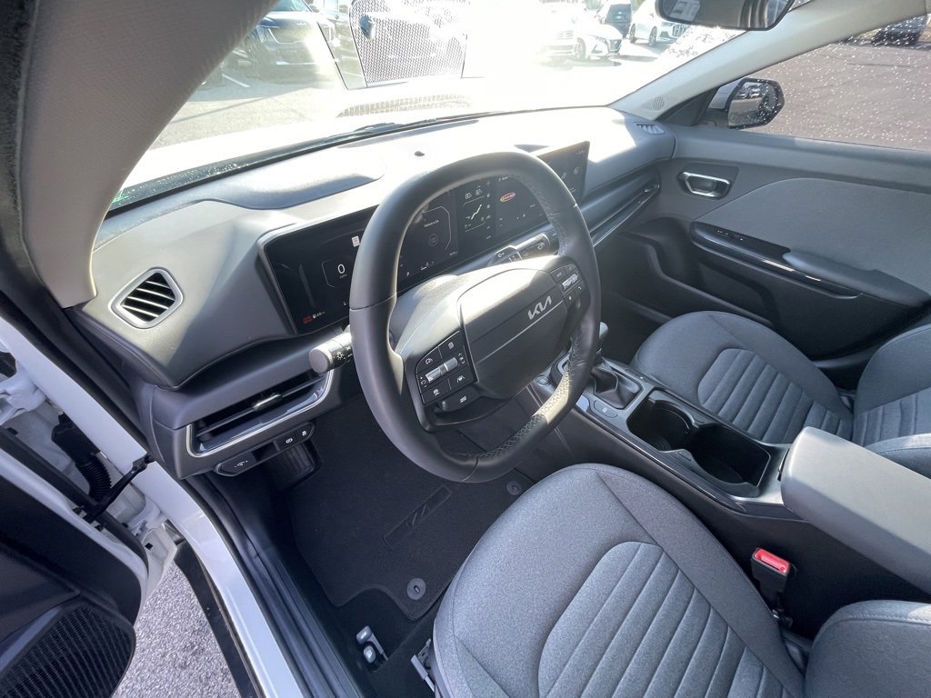 Certified 2025 Kia K4 EX image 9