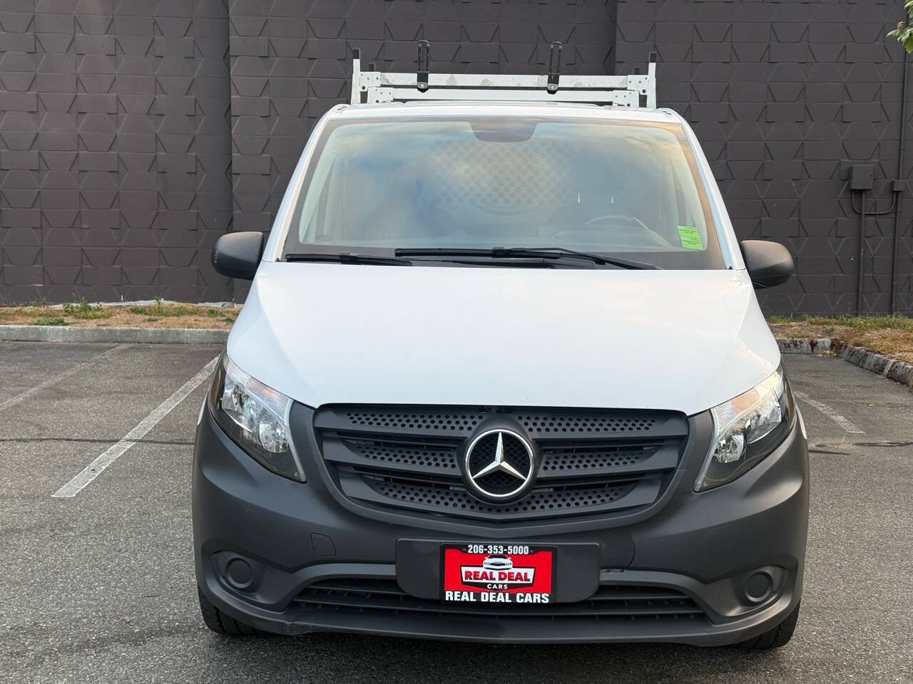 Used 2018 Mercedes-Benz Metris image 2