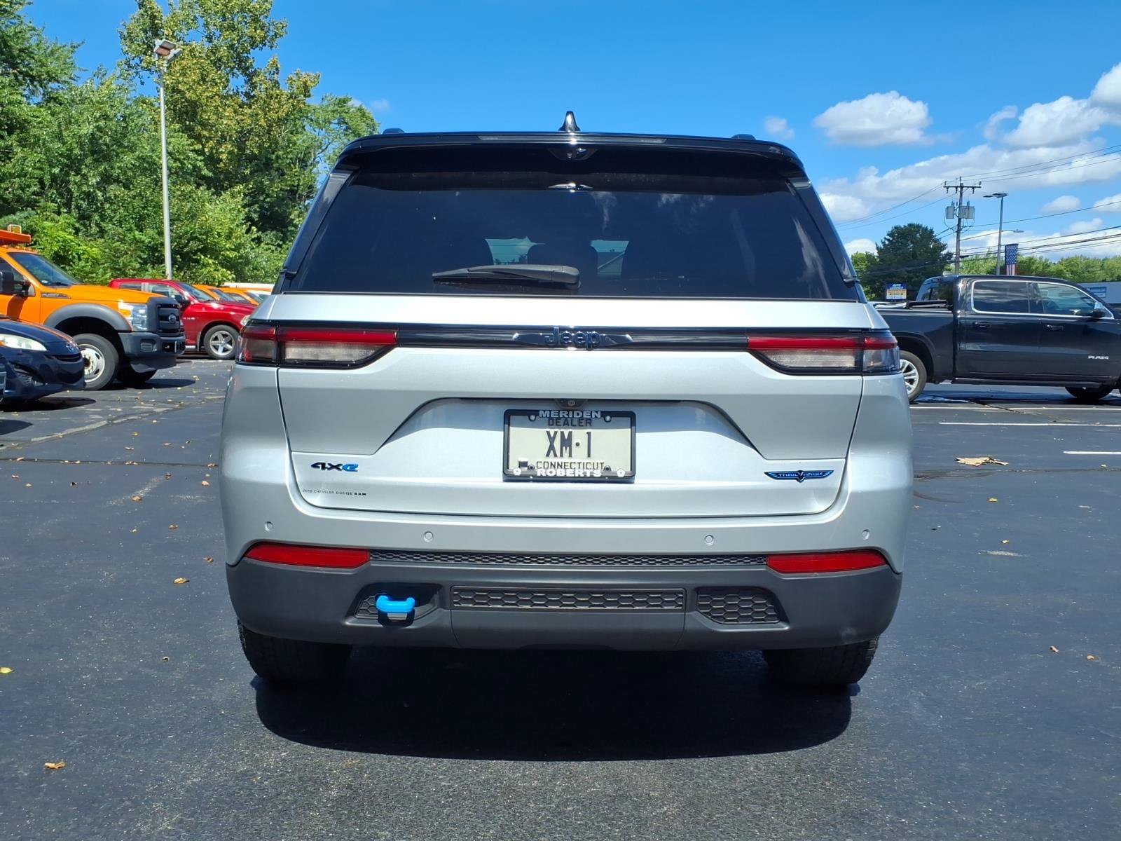 Certified 2023 Jeep Grand Cherokee Trailhawk w/ Luxury Tech Group III AWD/4WD image 6
