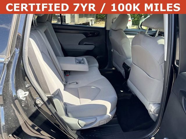 Used 2024 Toyota Highlander LE FWD image 11