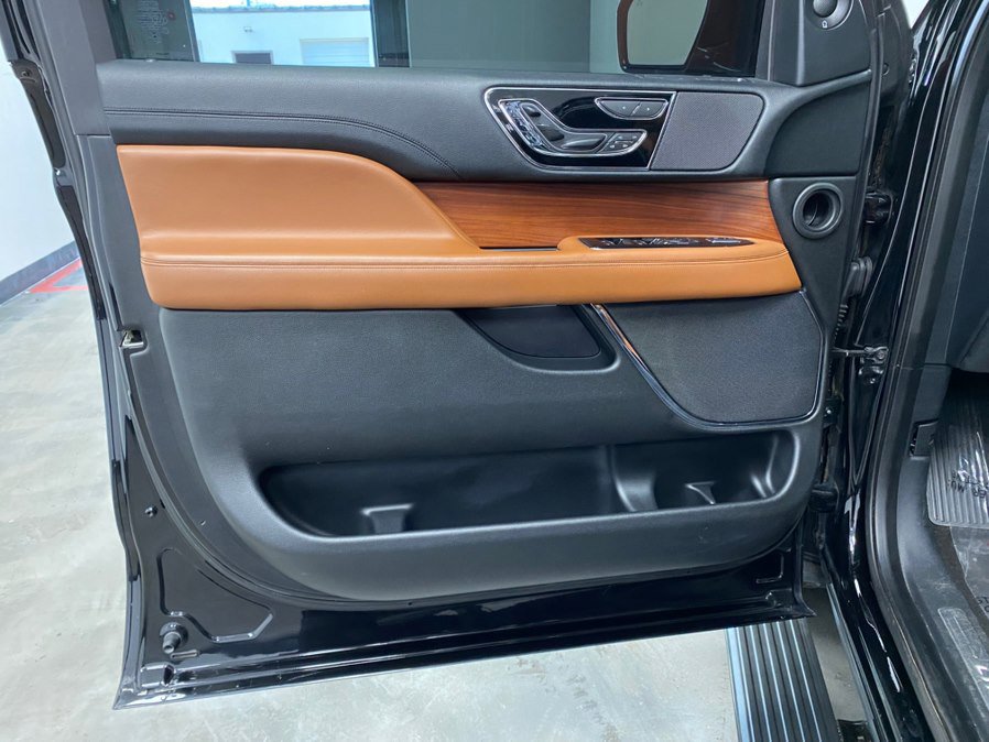 Used 2018 Lincoln Navigator Reserve AWD/4WD image 28