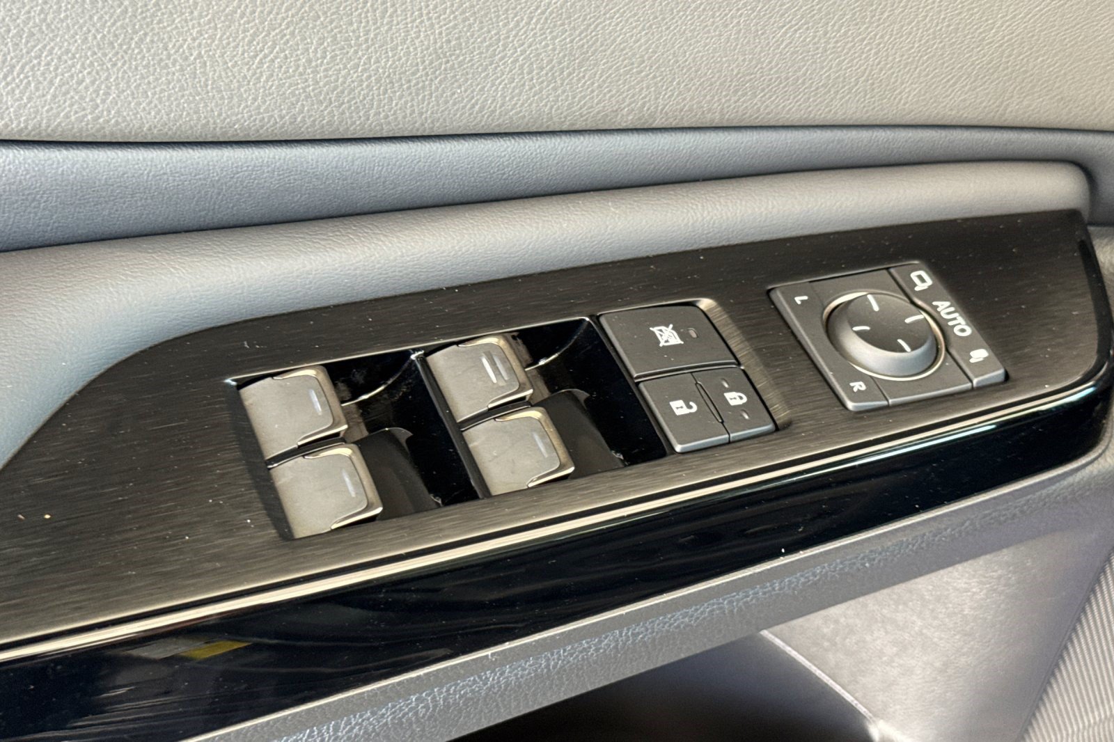 Certified 2025 Lexus ES 300h w/ Premium Package FWD image 13