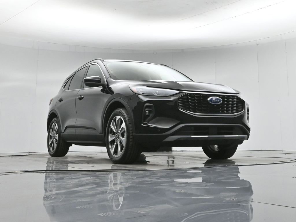 Certified 2025 Ford Escape Platinum w/ Premium Technology Package image 49