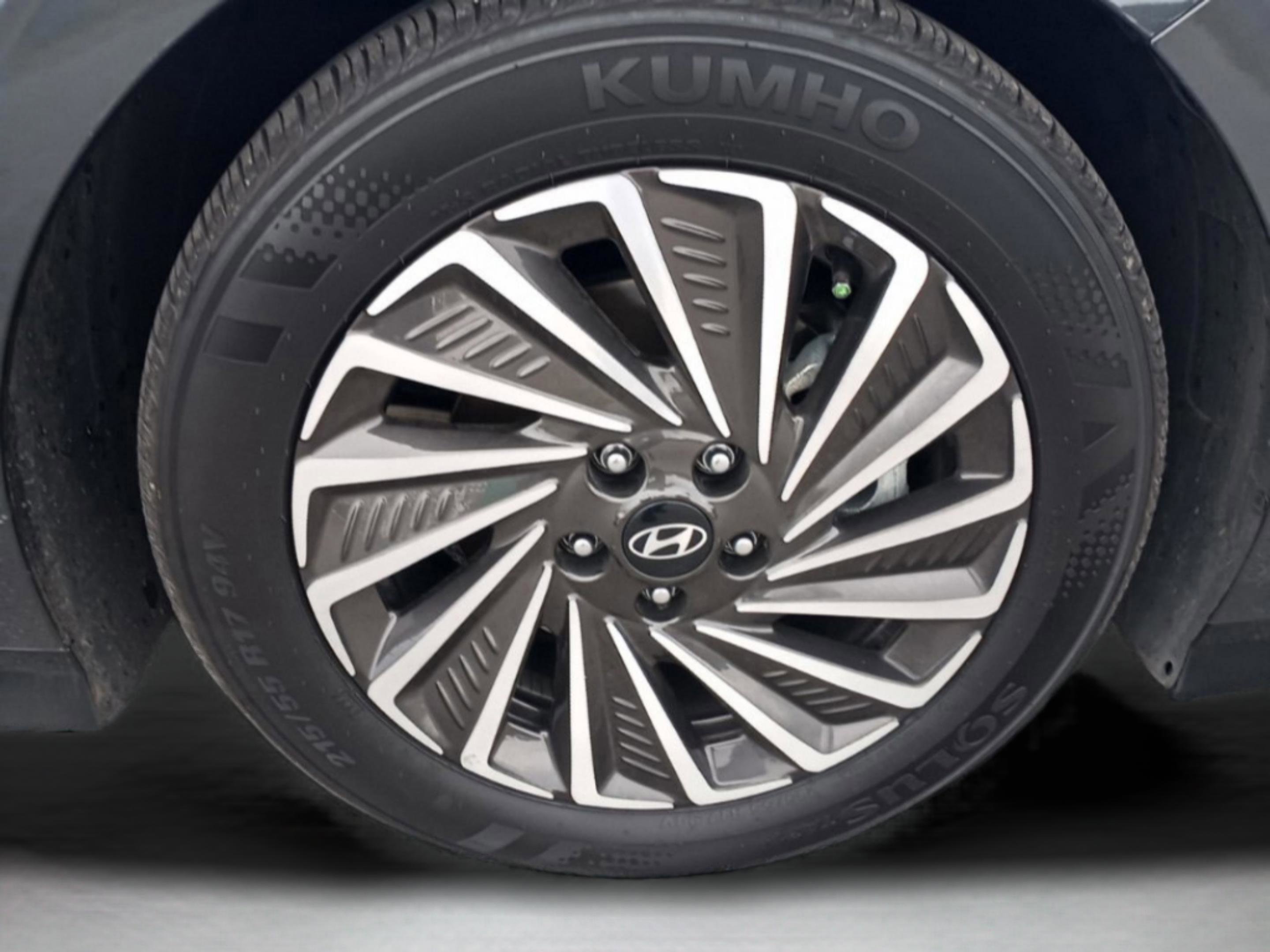 Used 2025 Hyundai Sonata Limited image 40