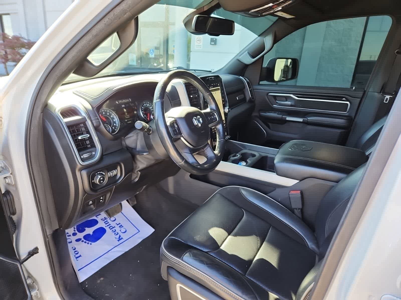 Used 2019 RAM 1500 Laramie w/ Sport Appearance Package AWD/4WD image 12