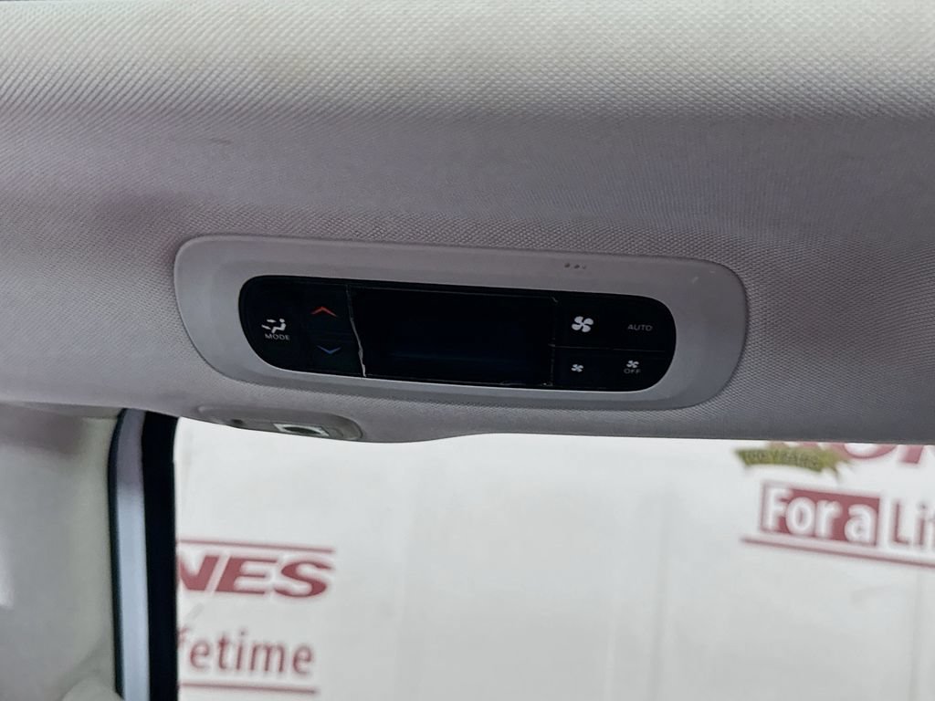 Used 2023 Chrysler Pacifica Limited AWD/4WD image 29