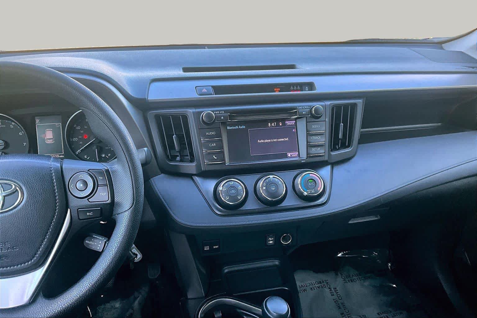 Used 2018 Toyota RAV4 LE FWD image 7