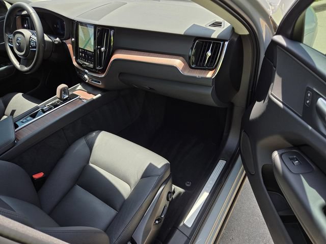 Used 2024 Volvo XC60 B5 Plus AWD/4WD image 7