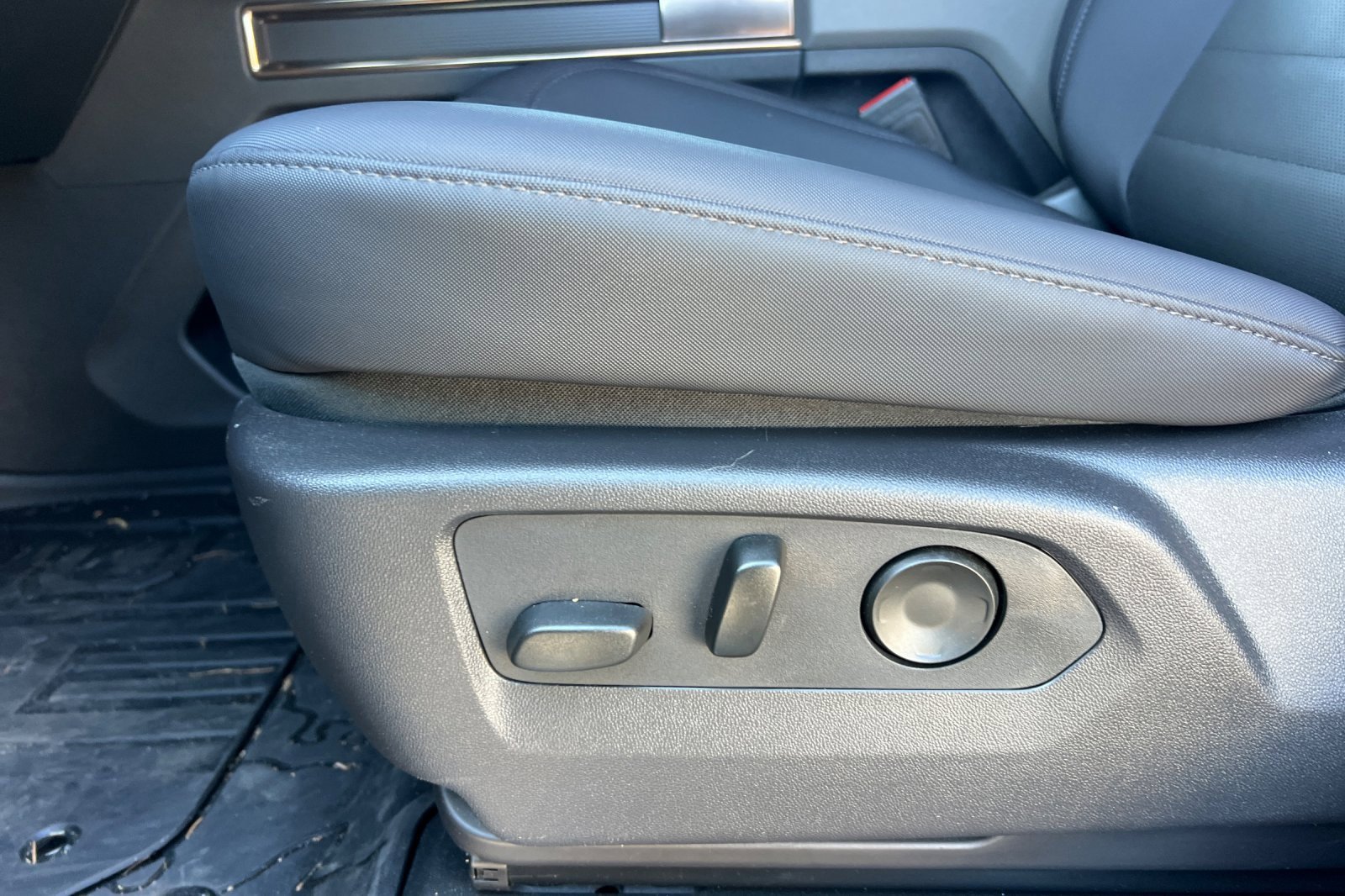 Used 2025 GMC Hummer EV 2X w/ Extreme Off-Road Package image 13