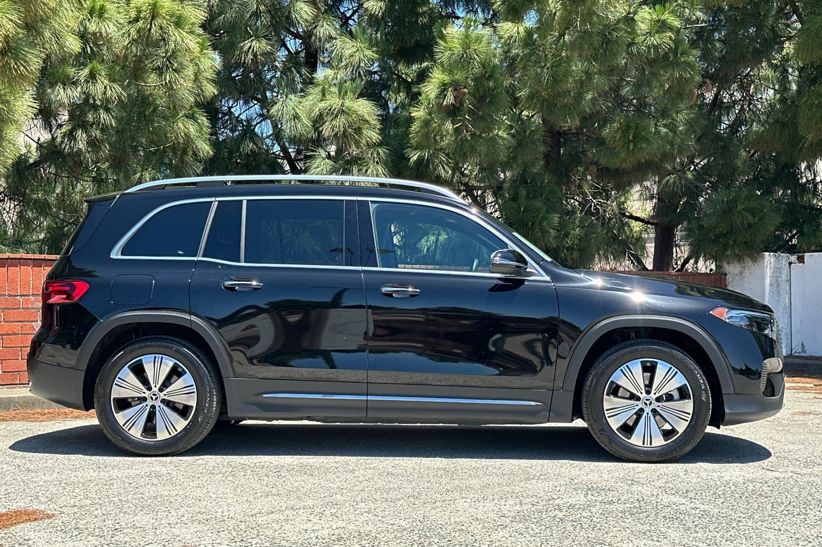 Certified 2024 Mercedes-Benz EQB 300 4MATIC image 4