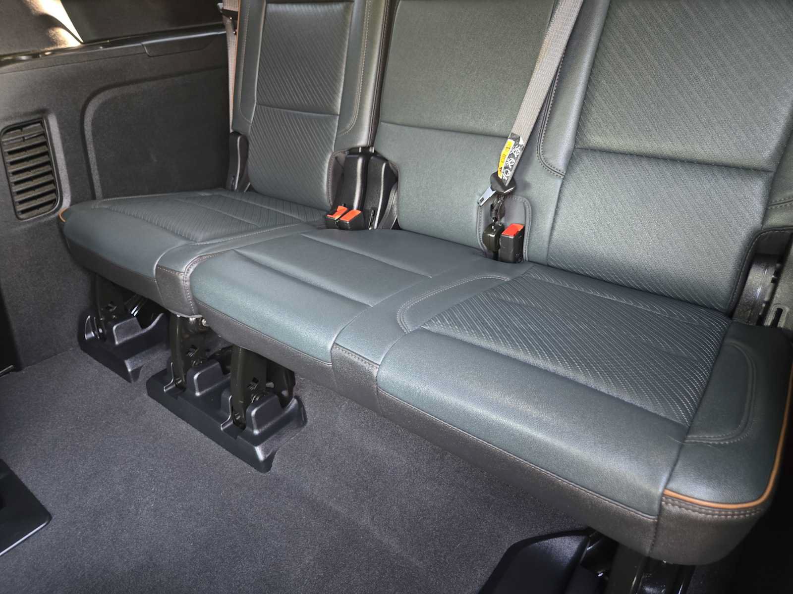 Certified 2025 GMC Yukon XL AT4 w/ AT4 Premium Package AWD/4WD image 31