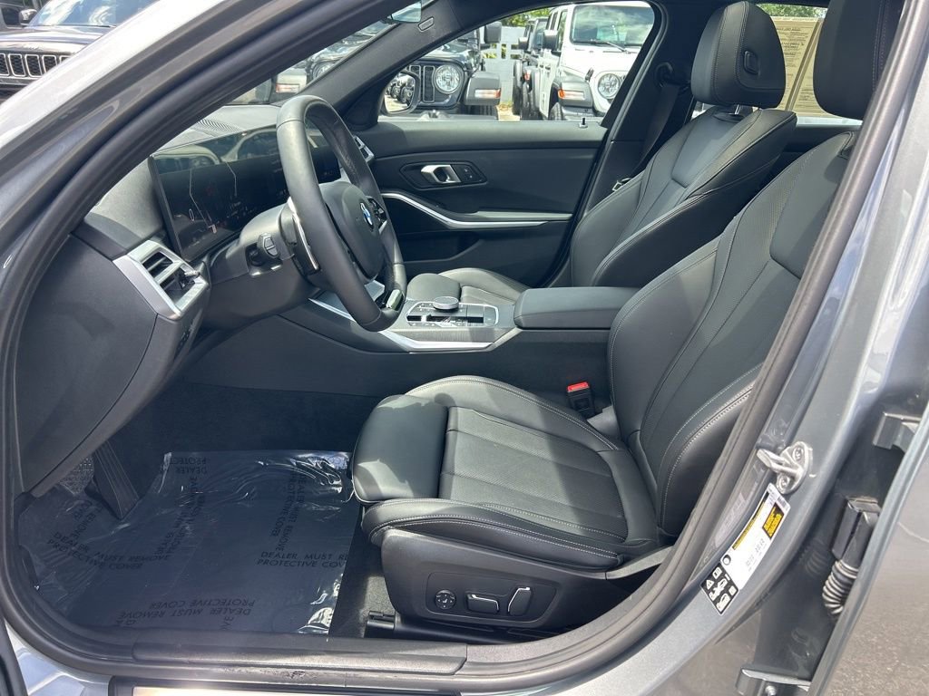 Used 2025 BMW 330i xDrive Sedan w/ Convenience Package image 9