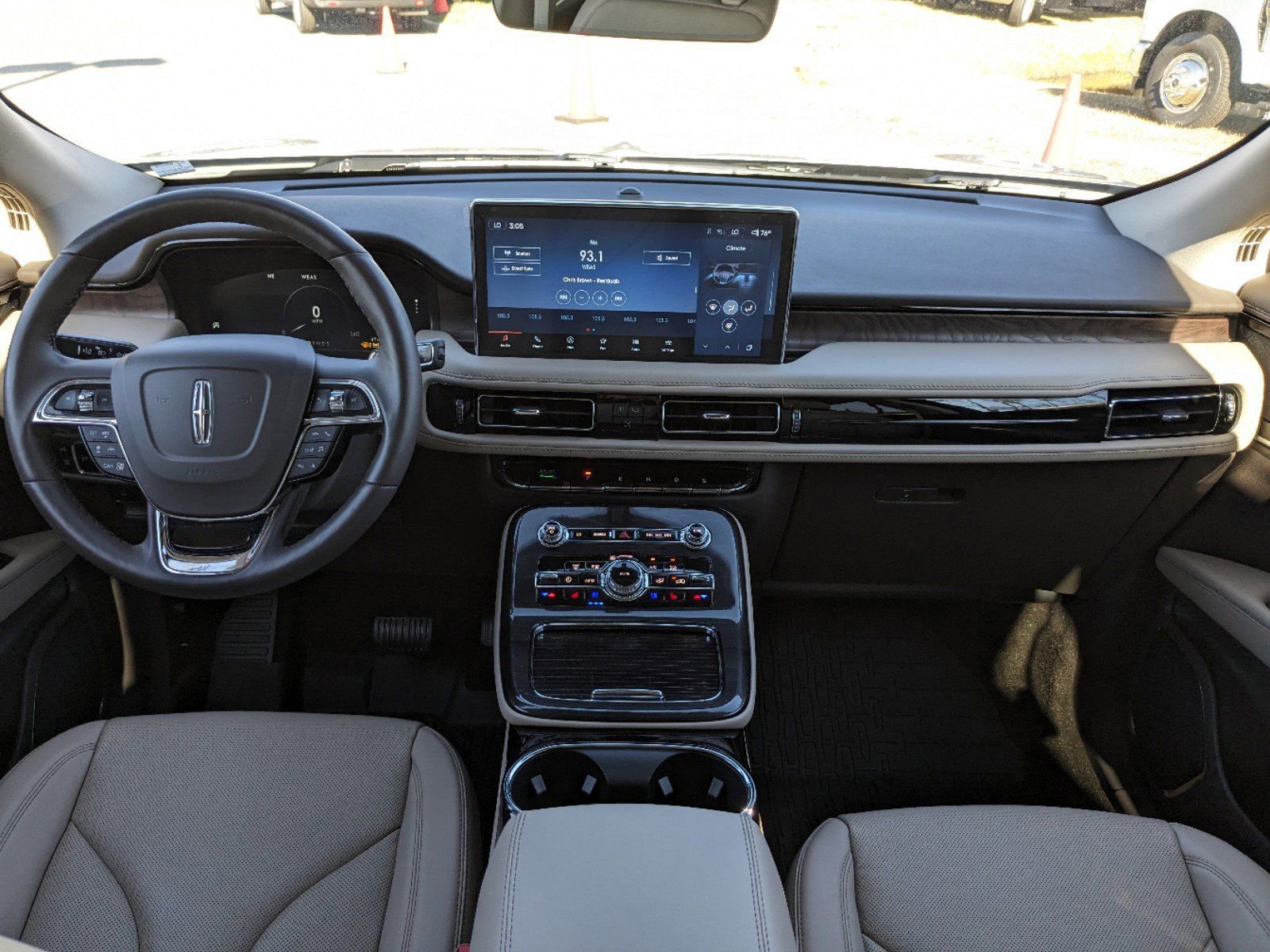 Used 2023 Lincoln Nautilus Reserve w/ Equipment Group 201A image 17