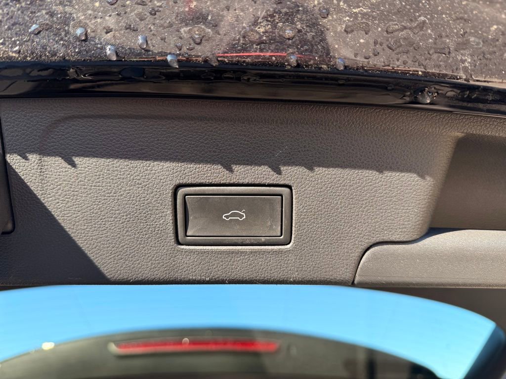 Used 2022 Volkswagen Atlas Cross Sport SE image 32