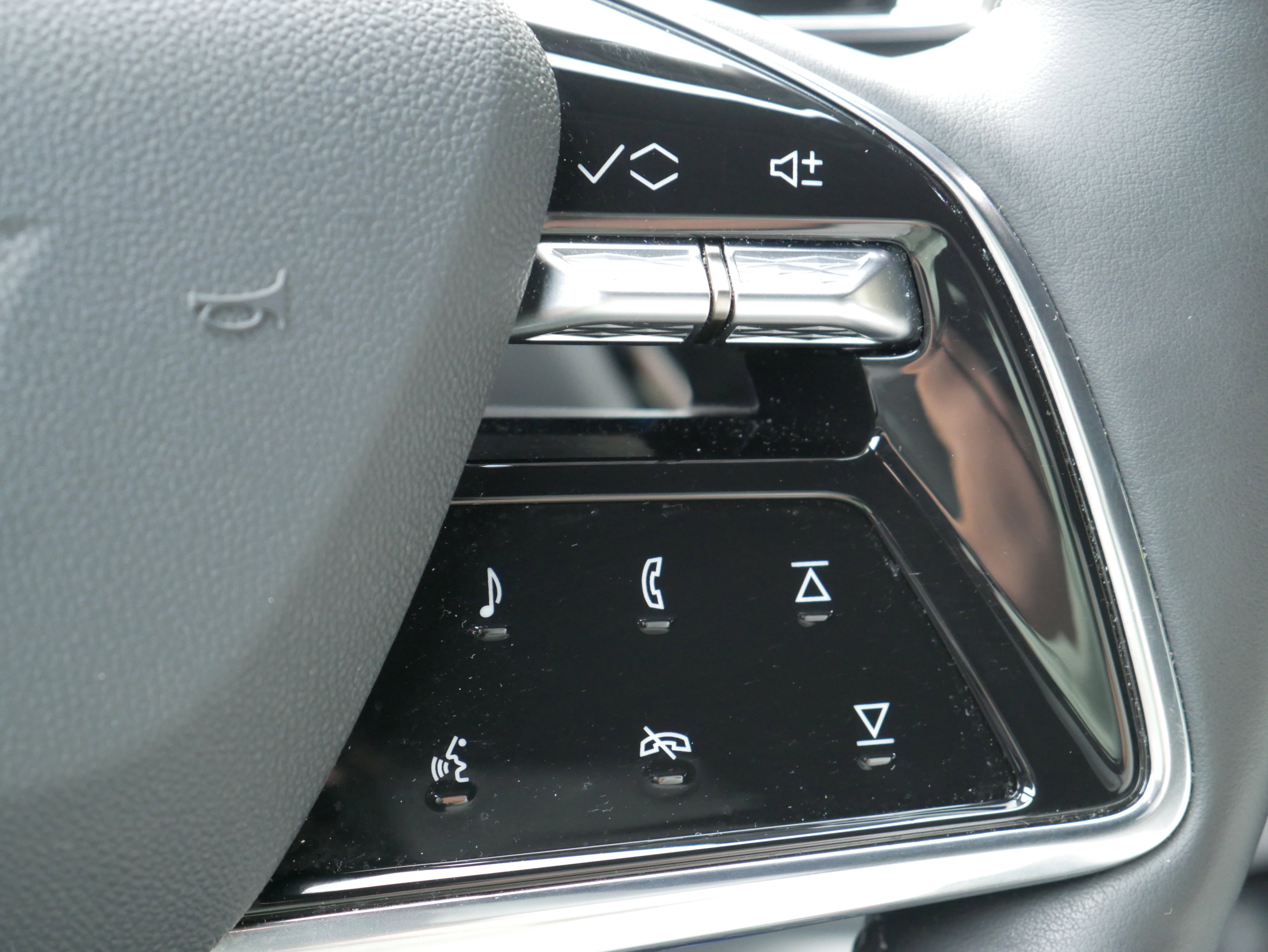 Certified 2024 Cadillac Lyriq Luxury w/ LPO, Floor Liner Package image 23