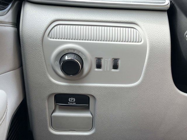 New 2026 Jeep Grand Wagoneer L Limited AWD/4WD image 36