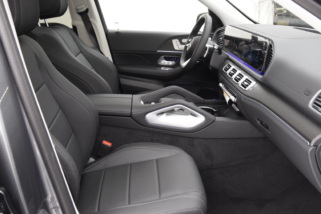 New 2026 Mercedes-Benz GLS 450 4MATIC image 16