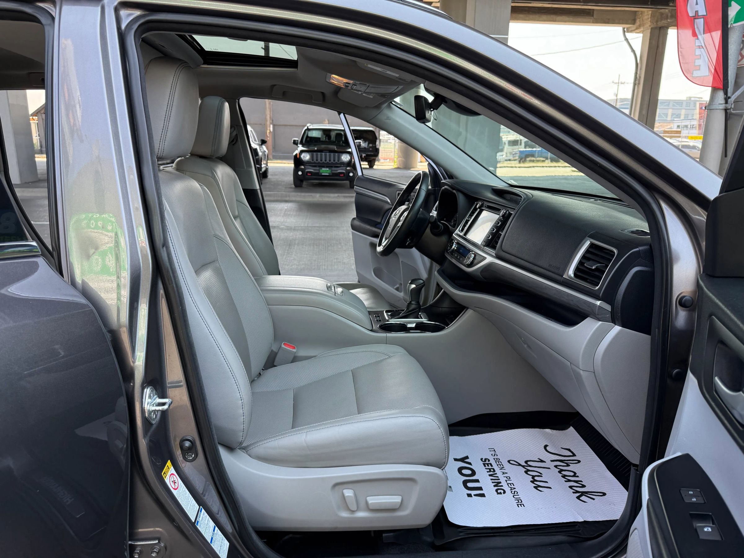Used 2018 Toyota Highlander Limited image 26