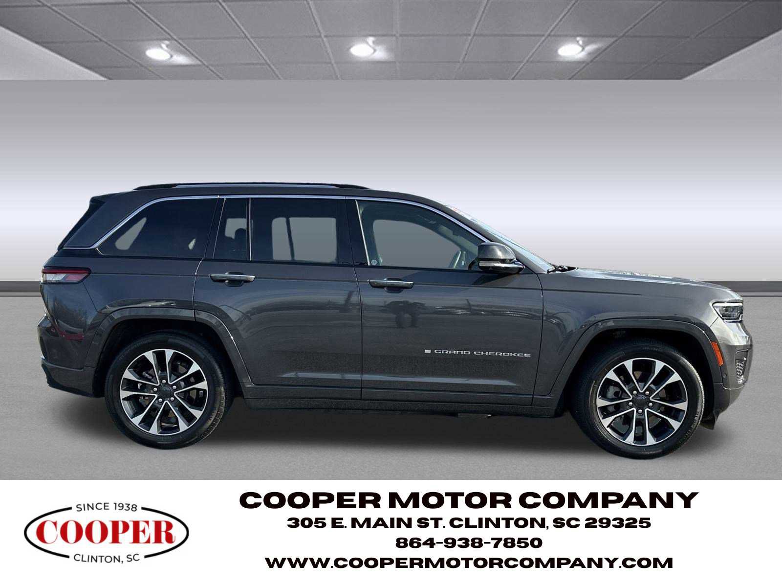 Used 2022 Jeep Grand Cherokee Overland w/ Advanced Protech Group III image 8