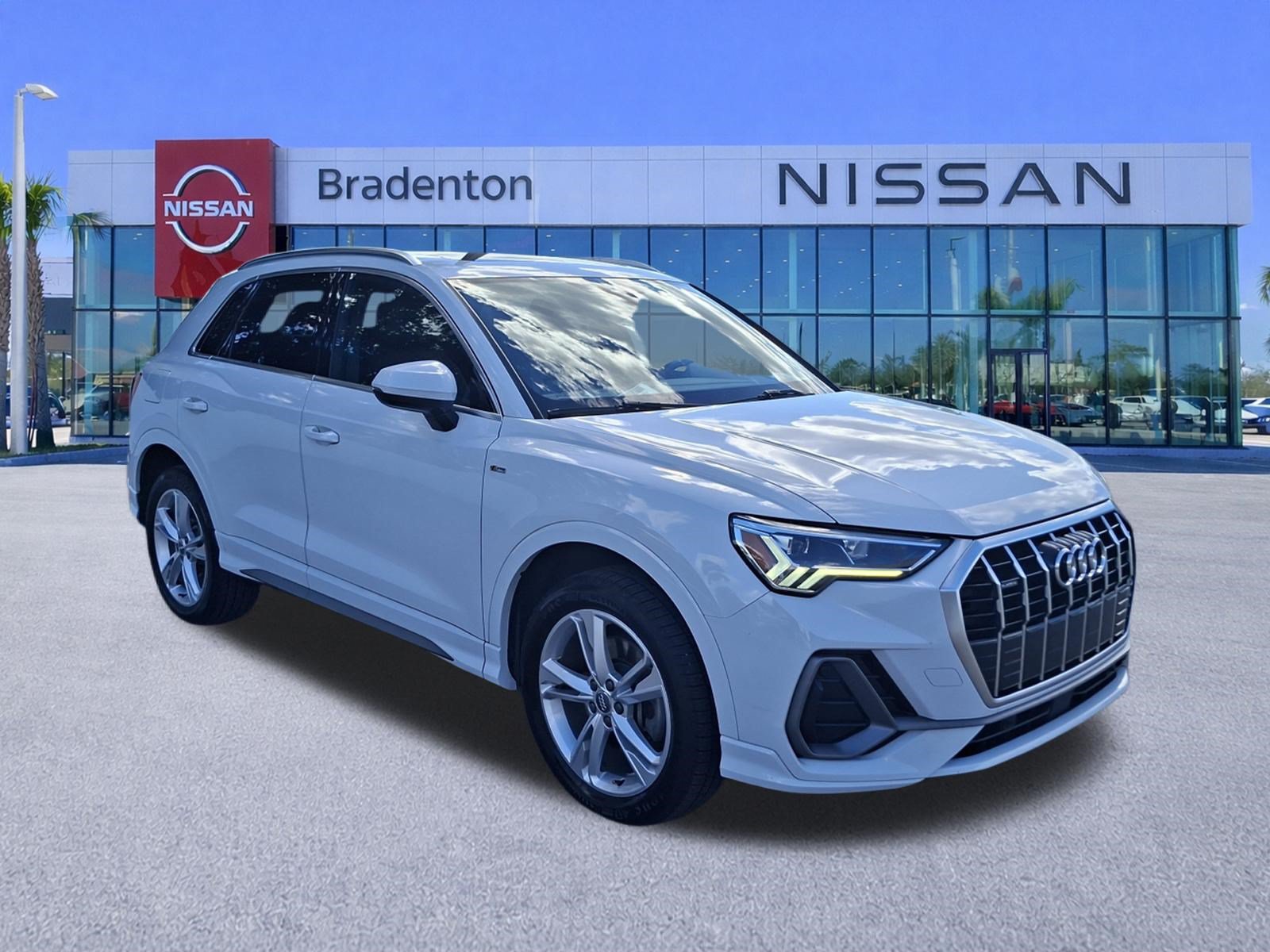 Used 2020 Audi Q3 2.0T Premium Plus w/ Premium Plus Package AWD/4WD image 3